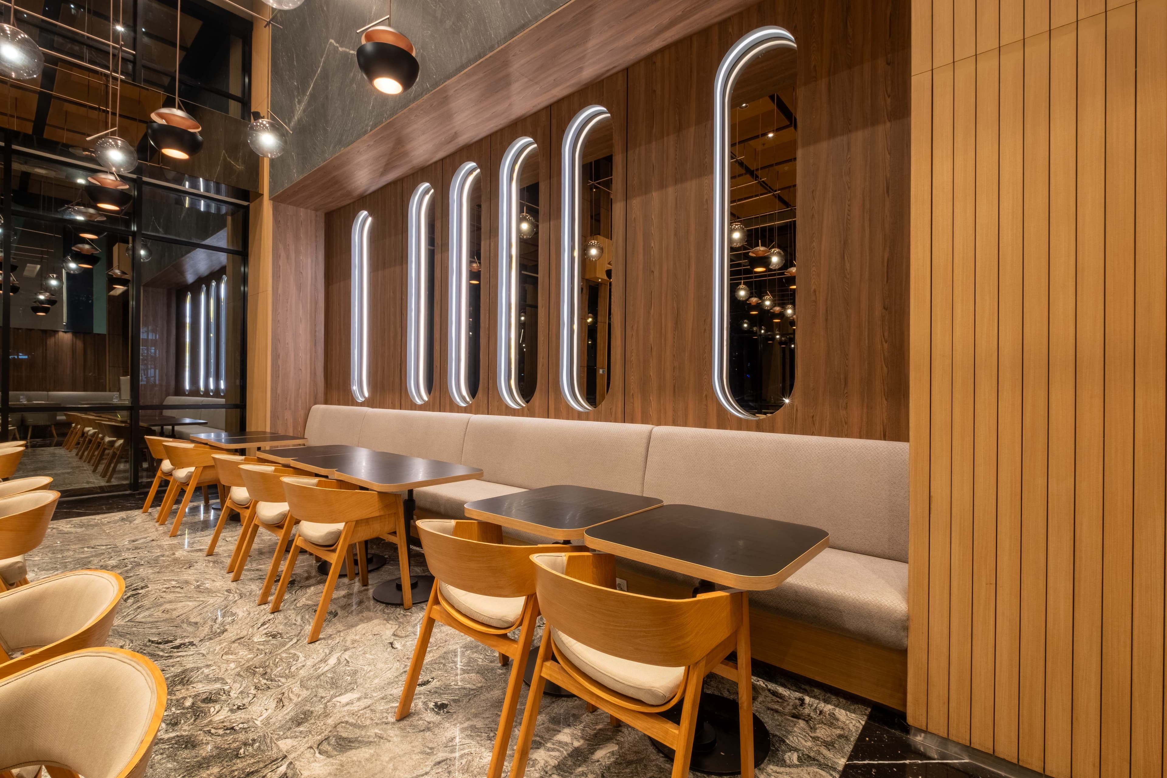 Restaurant Ibis style BSD