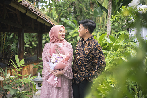 Harga Foto Lamaran Nikah Murah! 17 Jasa foto lamaran engagement