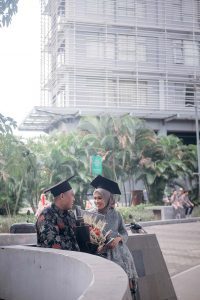 foto wisuda bareng pacar
