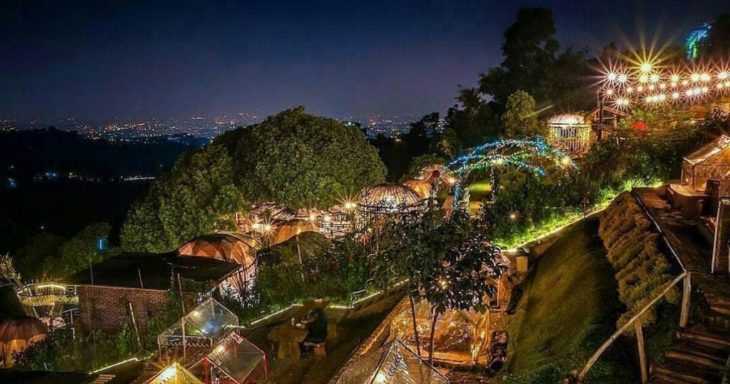 7 Lokasi Outdoor Prewedding Favorit di Bandung 7 Lereng Anteng Panoramic Coffee