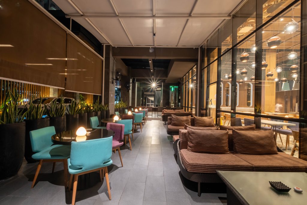 restaurant ibis style malam hari